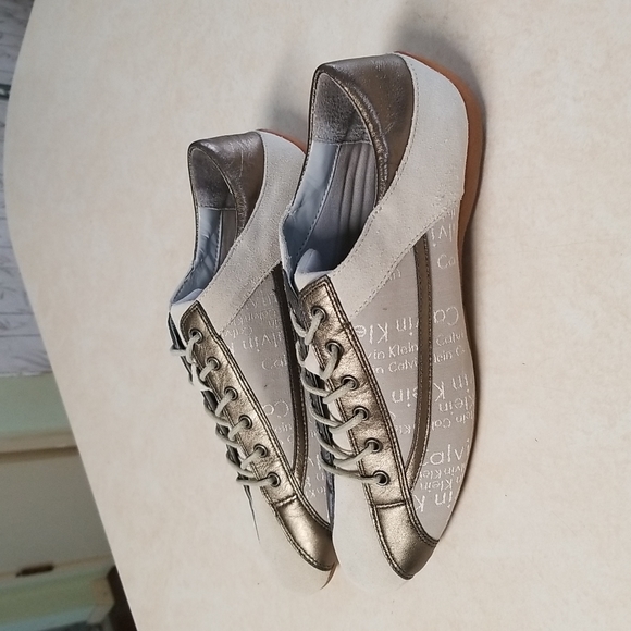 NEW Women's Calvin Klein Reese Logo Sneakers Size 9 - Picture 3 of 12